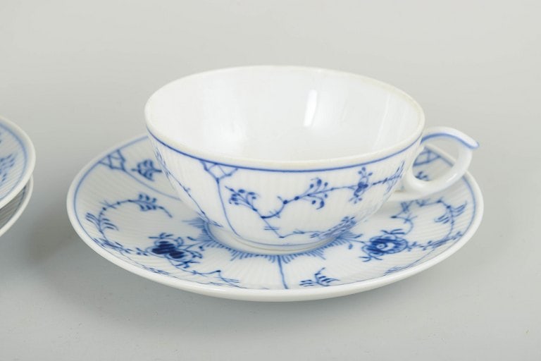 Royal Copenhagen, Denmark. Blue Fluted Plain, set of three porcelain tea cups with decoration in - 3