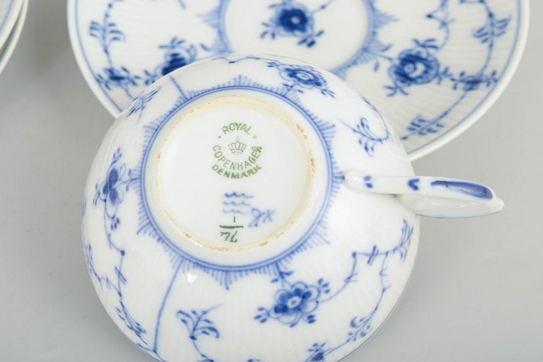 Royal Copenhagen, Denmark. Blue Fluted Plain, set of three porcelain tea cups with decoration in - 4