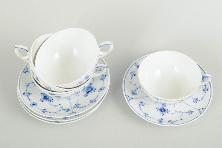 Royal Copenhagen, Denmark. Blue Fluted Plain, set of four porcelain tea cups with decoration in - 2