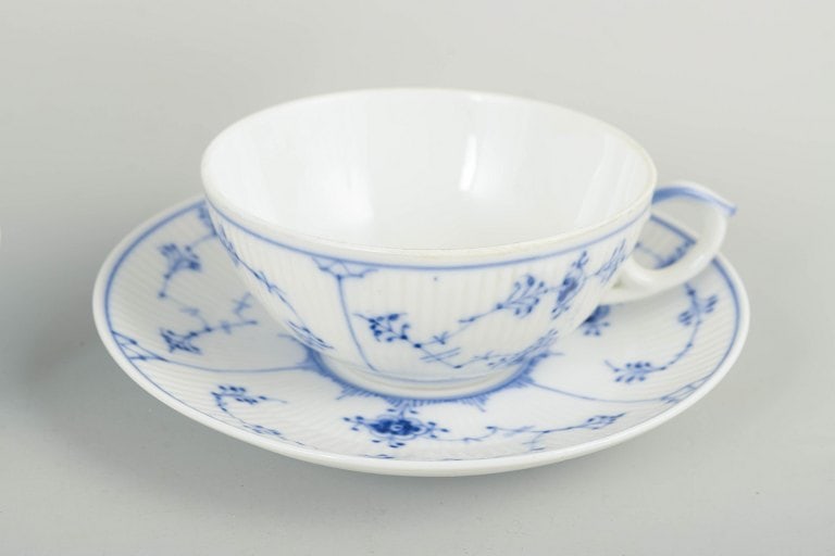 Royal Copenhagen, Denmark. Blue Fluted Plain, set of four porcelain tea cups with decoration in - 3