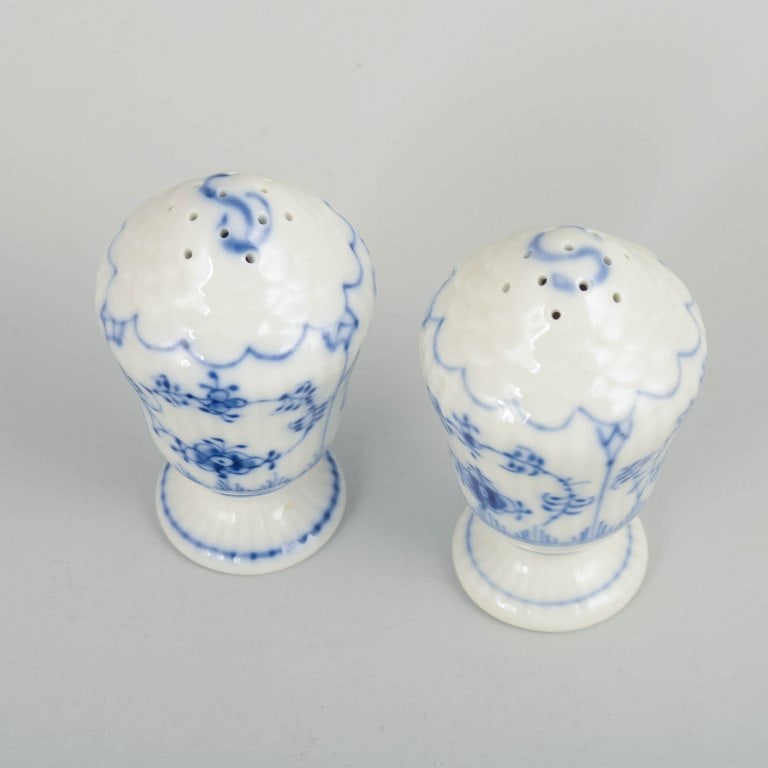 Royal Copenhagen, Denmark. Blue Fluted Full Lace, porcelain salt and pepper set with decoration in - 2