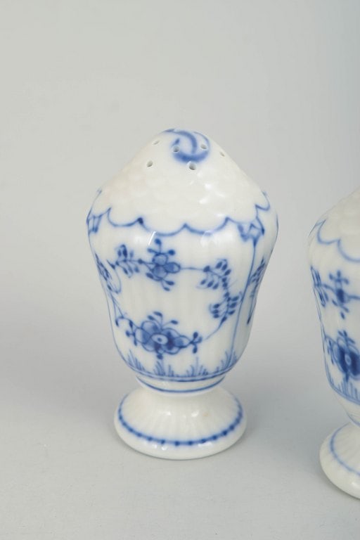 Royal Copenhagen, Denmark. Blue Fluted Full Lace, porcelain salt and pepper set with decoration in - 3