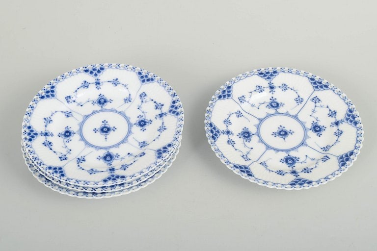 Royal Copenhagen, Denmark. Blue Fluted Full Lace, set of four porcelain cake plates with decoration - 2