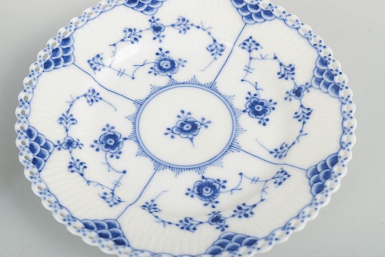 Royal Copenhagen, Denmark. Blue Fluted Full Lace, set of four porcelain cake plates with decoration - 3