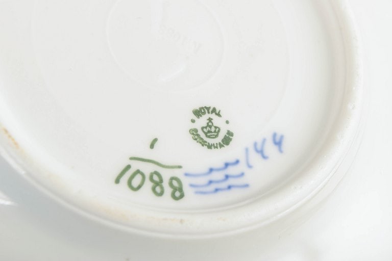 Royal Copenhagen, Denmark. Blue Fluted Full Lace, set of four porcelain cake plates with decoration - 4