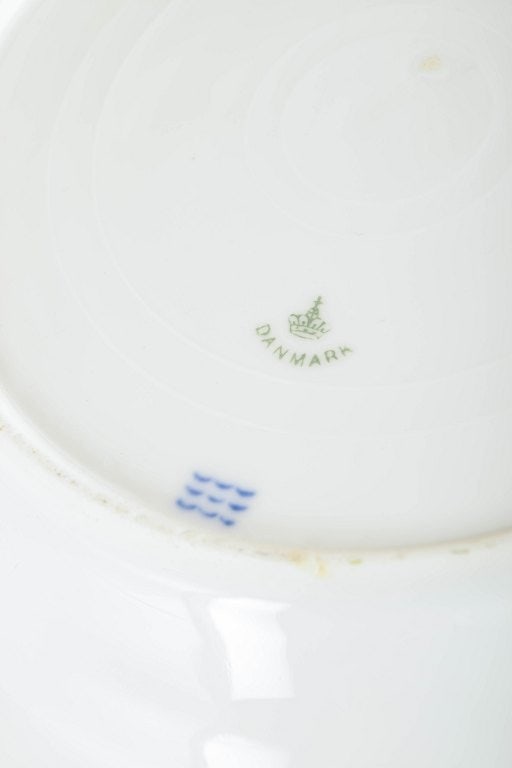 Royal Copenhagen, Denmark. Thistle, set of six porcelain dinner plates in green and pink tones. - 4