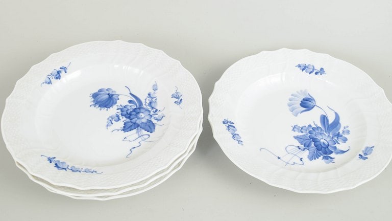 Royal Copenhagen, Denmark. Blue Flower Curved, set of four porcelain dinner plates with decoration - 2