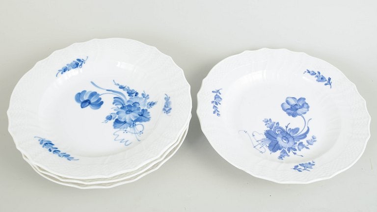 Royal Copenhagen, Denmark. Blue Flower Curved, set of four porcelain dinner plates with decoration - 2