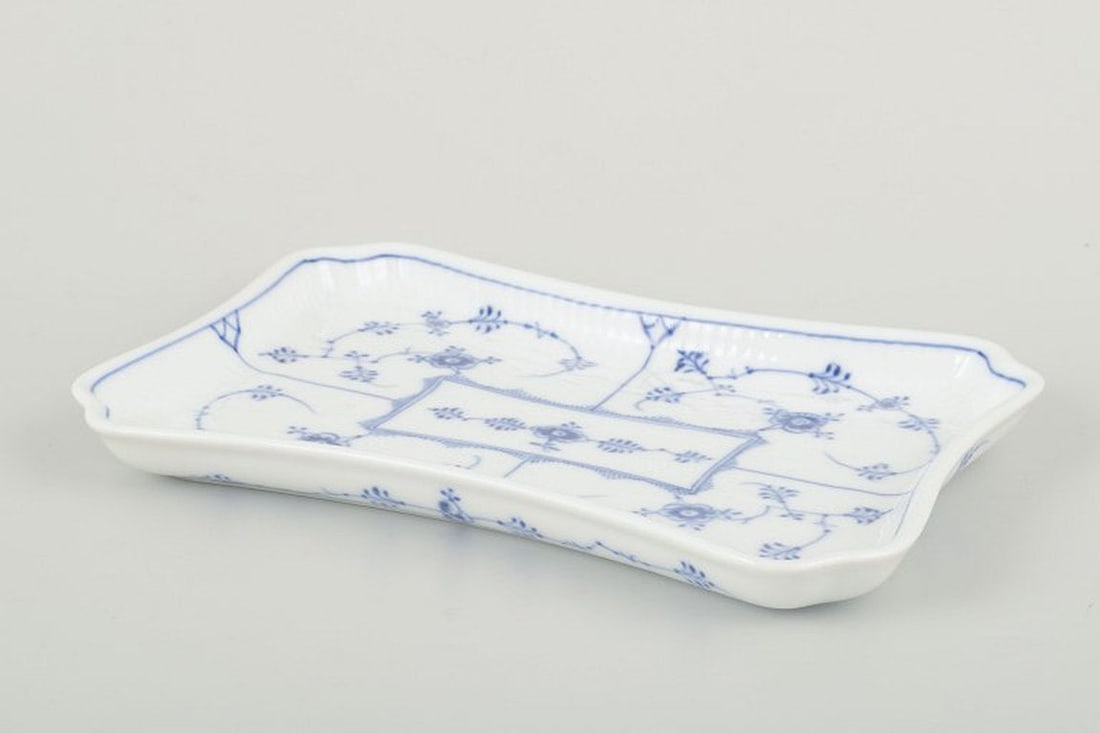 Royal Copenhagen Blue Fluted Plain. Rectangular dish in hand-painted porcelain. 1969-1973.: Royal Copenhagen Rectangular dish in the "Blue Fluted Plain" pattern. Porcelain hand-painted in underglaze blue. Designer: Arnold Krog Pattern: Blue Fluted Plain, introduced in 1775, relaunched 