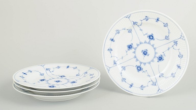 Royal Copenhagen, Denmark. Blue Fluted Plain, set of four porcelain dinner plates with decoration in: Royal Copenhagen Blue Fluted Plain, set of four dinner plates. Set of four hand-painted porcelain dinner plates from the Blue Fluted Plain service with classic underglaze decoration in cobalt blue. Mo