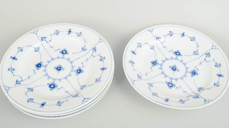 Royal Copenhagen, Denmark. Blue Fluted Plain, set of four porcelain dinner plates with decoration in - 2