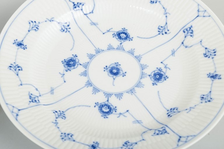 Royal Copenhagen, Denmark. Blue Fluted Plain, set of four porcelain dinner plates with decoration in - 3