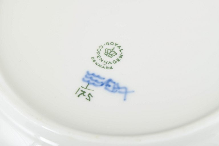 Royal Copenhagen, Denmark. Blue Fluted Plain, set of four porcelain dinner plates with decoration in - 4