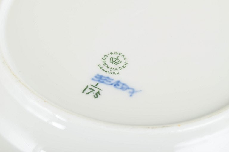 Royal Copenhagen, Denmark. Blue Fluted Plain, set of four porcelain dinner plates with decoration in - 4