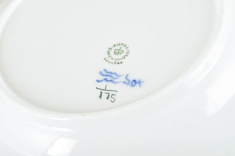 Royal Copenhagen, Denmark. Blue Fluted Plain, set of four porcelain dinner plates with decoration in - 4