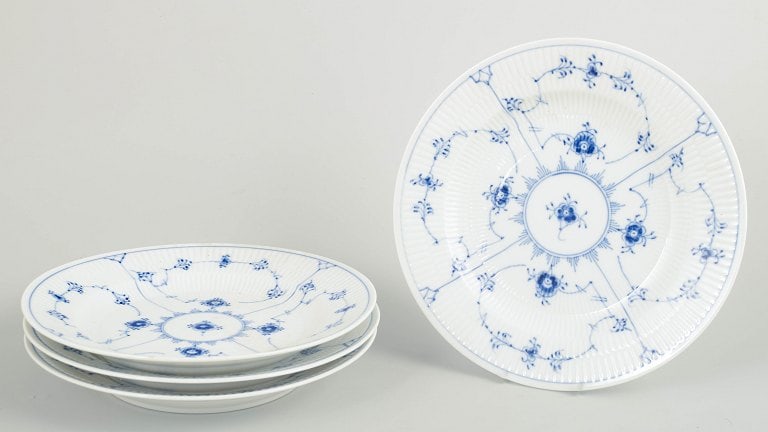 Royal Copenhagen, Denmark. Blue Fluted Plain, set of four porcelain dinner plates with decoration in (1 of 4)