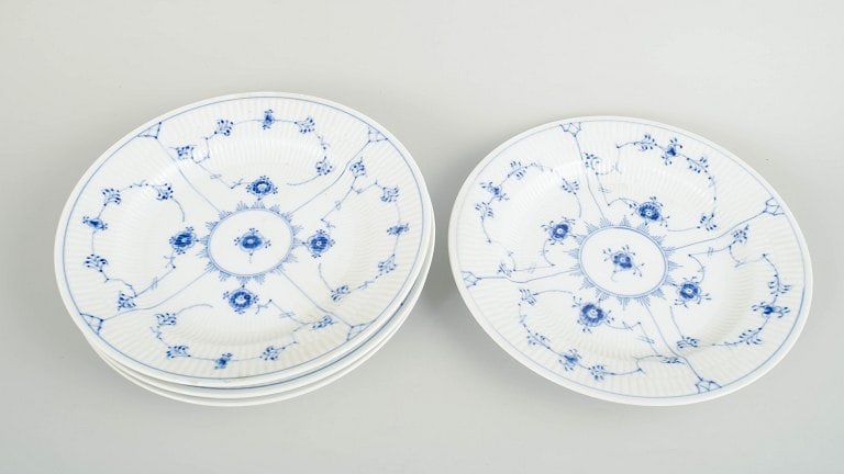 Royal Copenhagen, Denmark. Blue Fluted Plain, set of four porcelain dinner plates with decoration in - 2