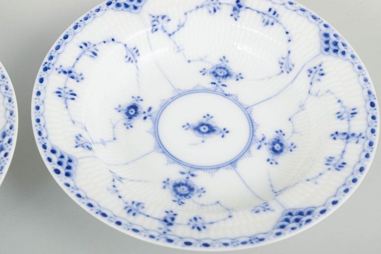 Royal Copenhagen, Denmark. Blue Fluted Half Lace, set of two porcelain deep plates with decoration - 3