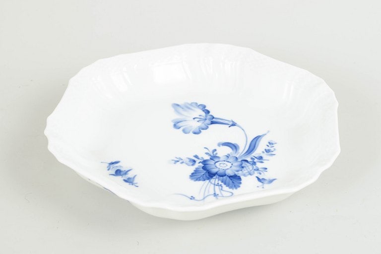 Royal Copenhagen, Denmark. Blue Flower Curved, large porcelain dish with underglaze decoration in (1 of 4)