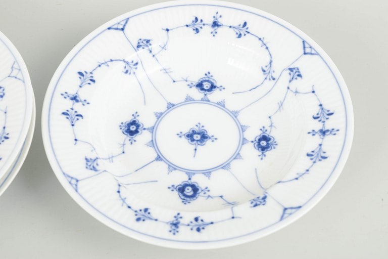 Royal Copenhagen, Denmark. Blue Fluted Plain, set of three porcelain pasta plates with decoration in - 3