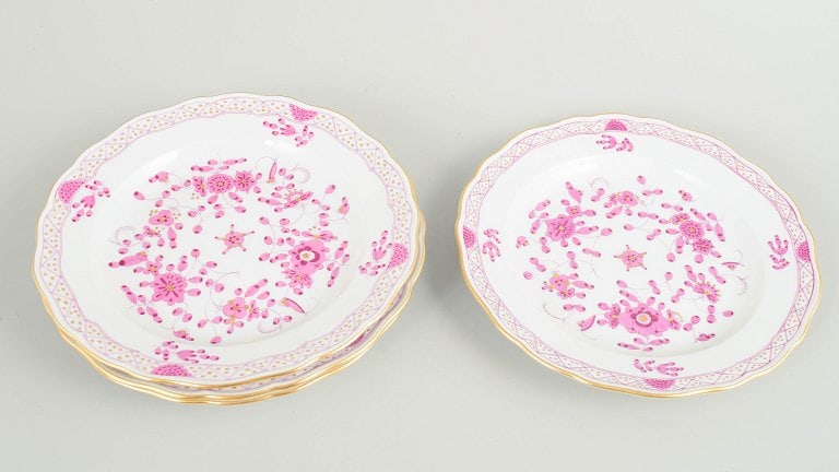 Meissen, Germany. Set of four porcelain "Pink Indian flower" salad plates with gilded rim. Circa - 2