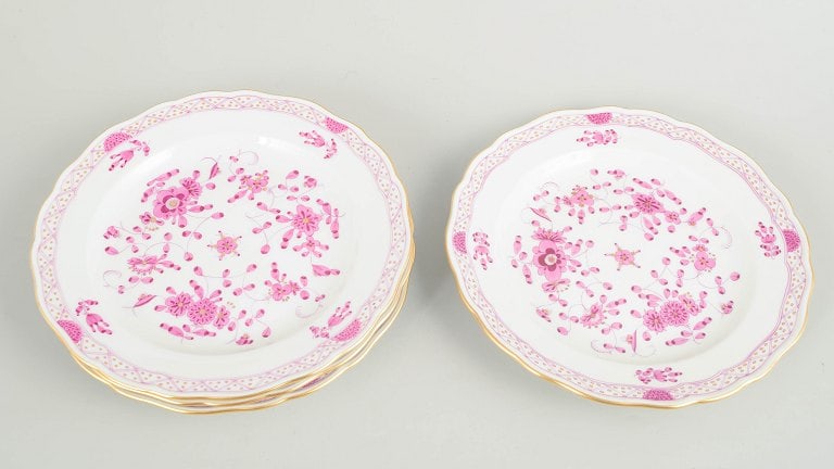 Meissen, Germany. Set of four porcelain "Pink Indian flower" salad plates with gilded rim. Circa - 2