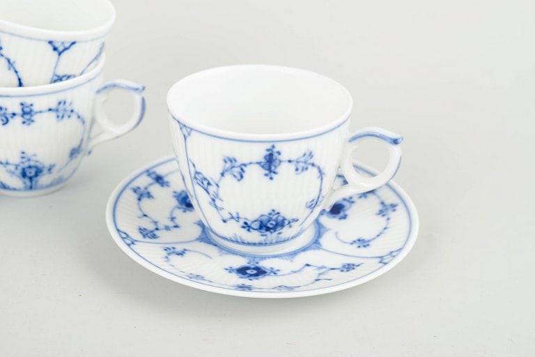 Royal Copenhagen, Denmark. Blue Fluted Plain Set of four porcelain cups with matching saucers with - 3