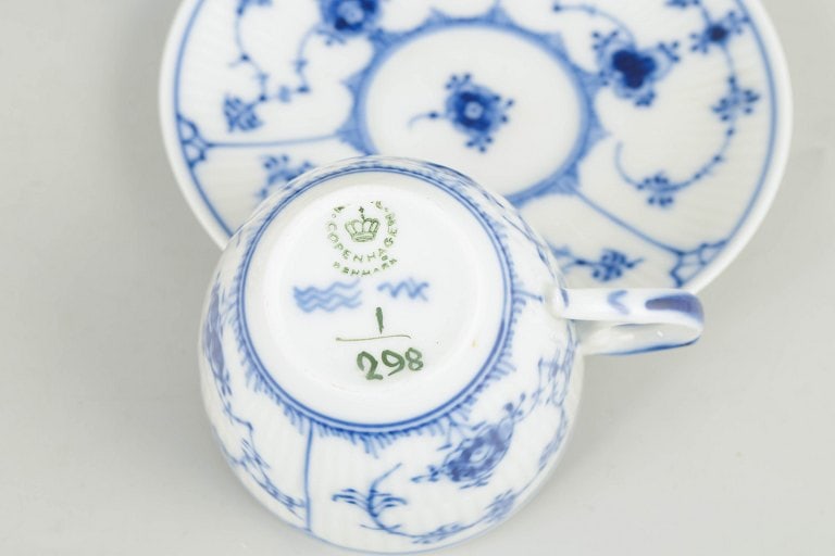 Royal Copenhagen, Denmark. Blue Fluted Plain Set of four porcelain cups with matching saucers with - 4