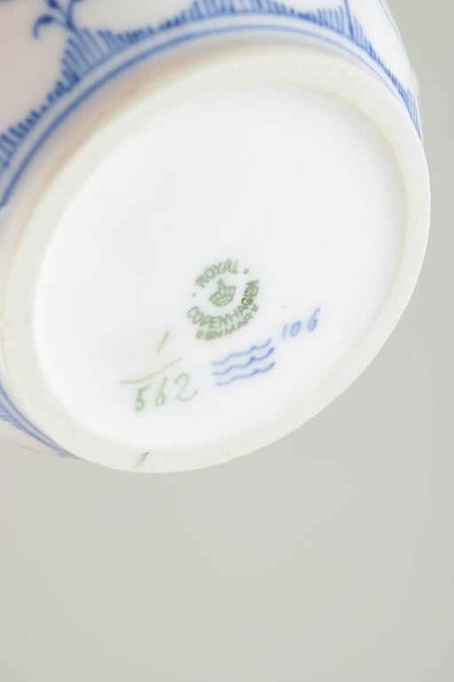 Royal Copenhagen, Denmark. Blue Fluted Half Lace porcelain pitcher with decoration in cobalt blue. - 4