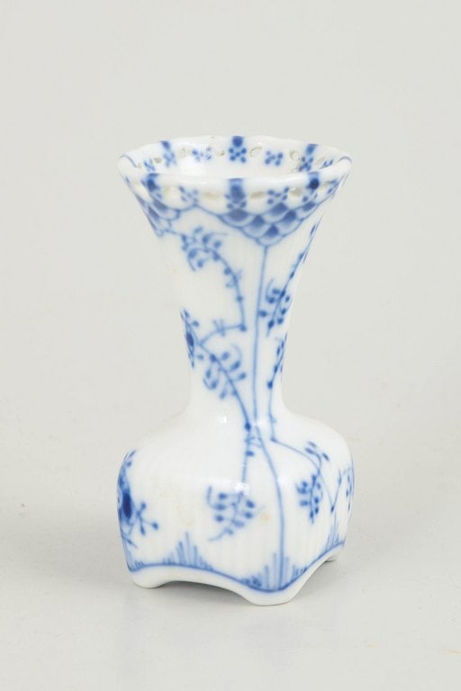 Royal Copenhagen, Denmark. Blue Fluted Full Lace small porcelain vase with decoration in cobalt: Royal Copenhagen Blue Fluted Full Lace small vase. Small vase in hand-painted porcelain from Blue Fluted Full Lace with classic underglaze decoration in cobalt blue and pierced lace rim. Model