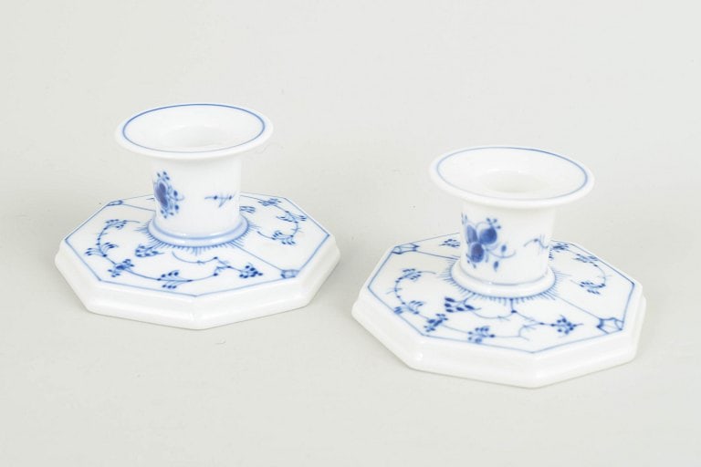 Royal Copenhagen, Denmark. Blue Fluted Half Lace, a pair of porcelain candlesticks with decoration: Royal Copenhagen Blue Fluted Plain, a pair of candlesticks. A pair of candlesticks in hand-painted porcelain from Blue Fluted Plain with classic underglaze decoration in cobalt blue. Model 1/3334. One