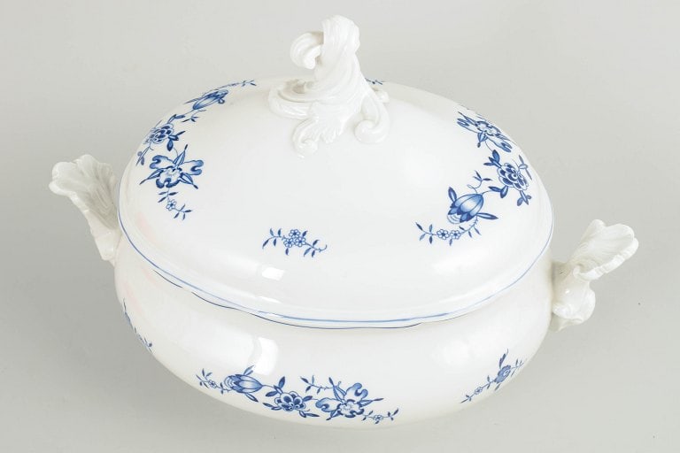 Meissen, Germany. Blue Orchid, large porcelain soup tureen with blue decoration. Approx. 1940s. - 2