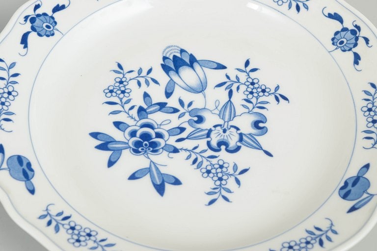 Meissen, Germany. Blue Orchid, two porcelain lunch plates with blue decoration. Approx. 1940s. - 3