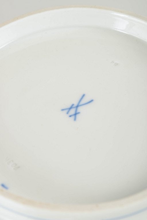 Meissen, Germany. Blue Orchid, large porcelain bowl with blue decoration. Approx. 1940s. - 4