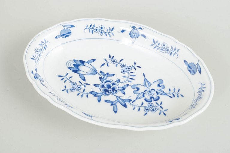 Meissen, Germany. Blue Orchid, oval porcelain bowl with blue decoration. Approx. 1940s. - 2