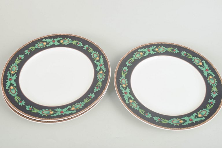 Nina Campbell for Rosenthal, Germany. Set of three porcelain dinner plates with border in green and - 2