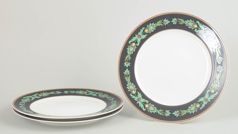 Nina Campbell for Rosenthal, Germany. Set of three porcelain dinner plates with border in green and (1 of 4)