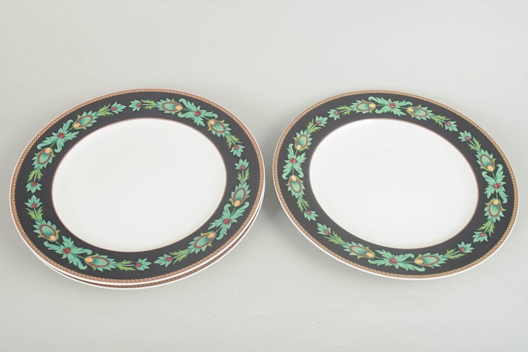 Nina Campbell for Rosenthal, Germany. Set of three porcelain dinner plates with border in green and - 2