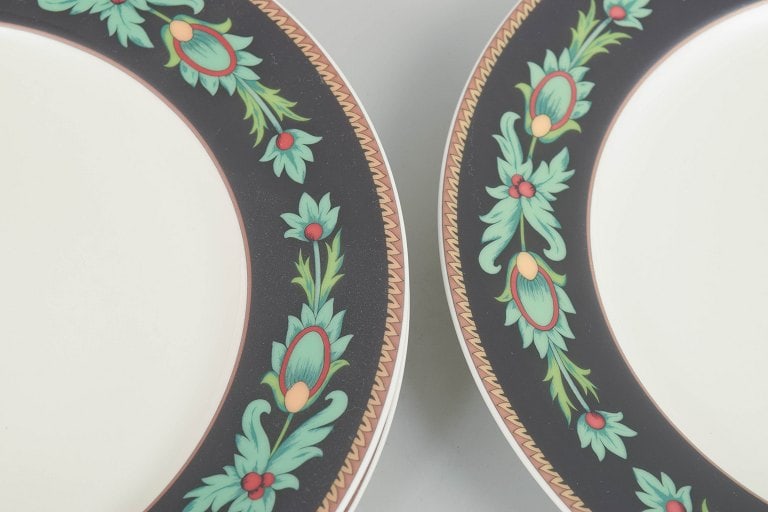 Nina Campbell for Rosenthal, Germany. Set of three porcelain dinner plates with border in green and - 3