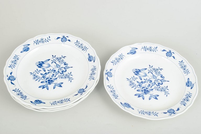 Meissen, Germany. Blue Orchid, set of four porcelain lunch plates. Approx. 1940s. - 2