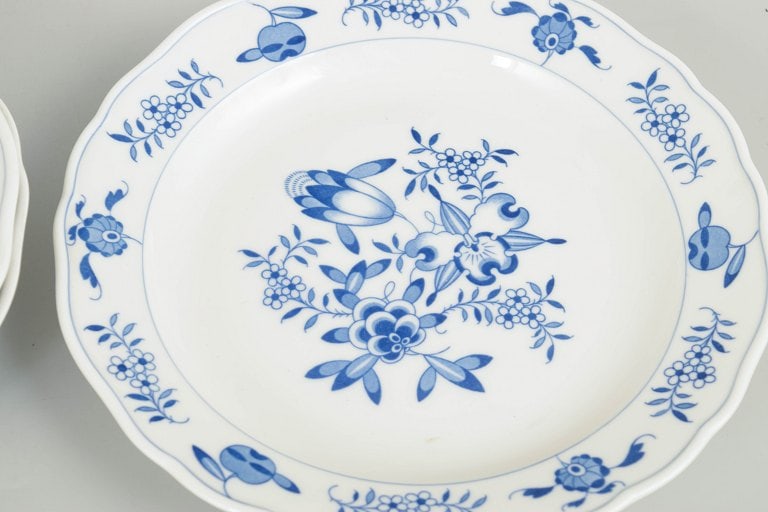 Meissen, Germany. Blue Orchid, set of four porcelain lunch plates. Approx. 1940s. - 3