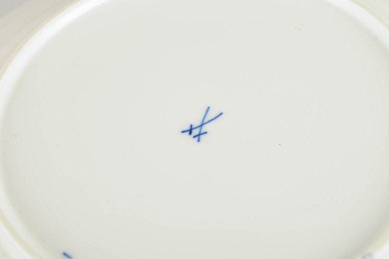 Meissen, Germany. Blue Orchid, set of four porcelain lunch plates. Approx. 1940s. - 4