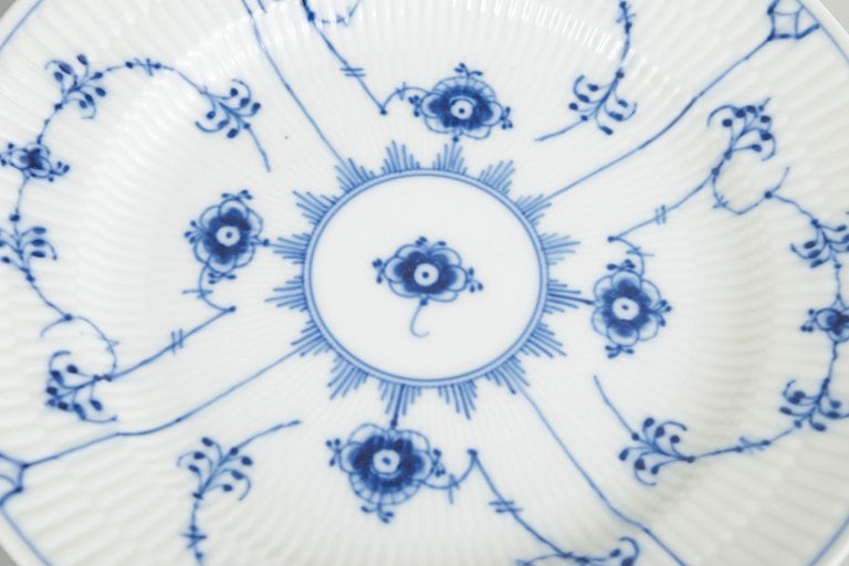 Royal Copenhagen, Denmark. Blue Fluted Plain set of six porcelain salad/lunch plates with underglaze - 3