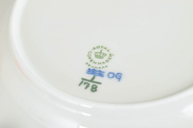 Royal Copenhagen, Denmark. Blue Fluted Plain set of six porcelain salad/lunch plates with underglaze - 4
