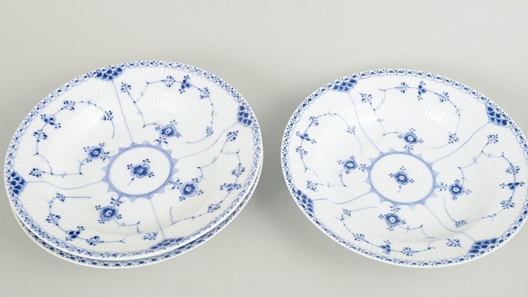 Royal Copenhagen, Denmark. Blue Fluted Half Lace set of four soup plates with underglaze cobalt blue - 2