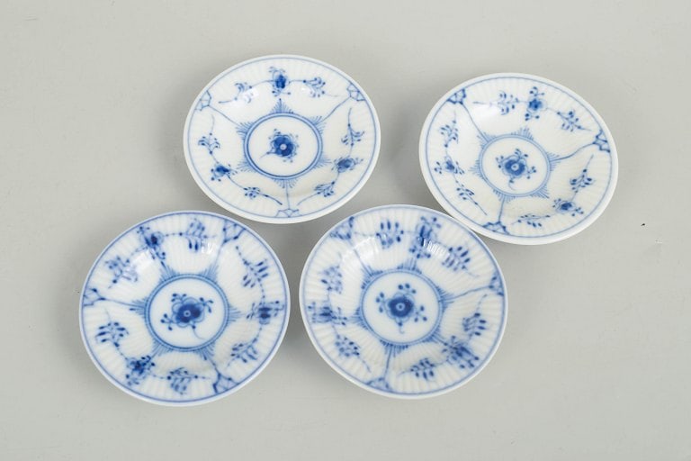 Royal Copenhagen, Denmark. Blue Fluted Plain set of four porcelain caviar dishes with underglaze - 2
