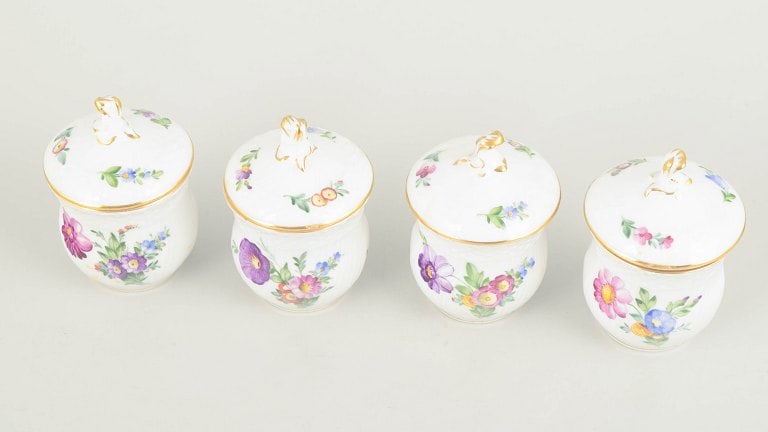 Royal Copenhagen, Denmark. Saxon Flower set of four porcelain lidded cream cups. Approx. 1960s. - 2