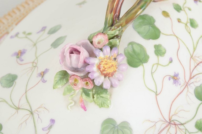 Royal Copenhagen, Denmark. Flora Danica porcelain lidded dish with the botanical motif. Dated 1946. - 2