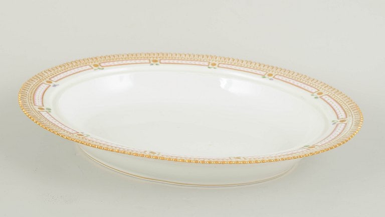 Royal Copenhagen, Denmark. Flora Danica porcelain lidded dish with the botanical motif. Dated 1946. - 4