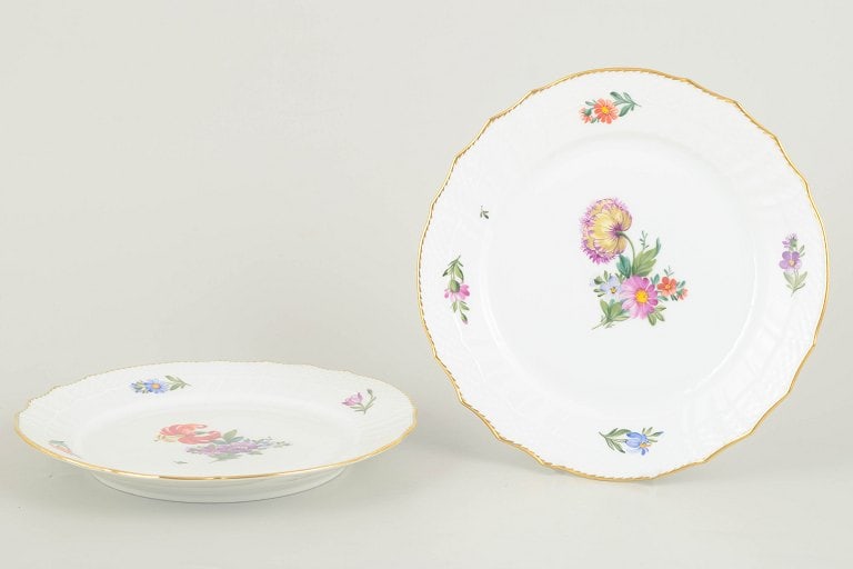 Royal Copenhagen, Denmark. Saxon Flower set of two lunch plates. Approx. 1920s.: Royal Copenhagen, Saxon Flower set of two lunch plates. Hand-painted porcelain decorated in the Saxon Flower pattern, model 493/1630. First factory quality. Origin: Denmark. Material: Porcelain. Dimen